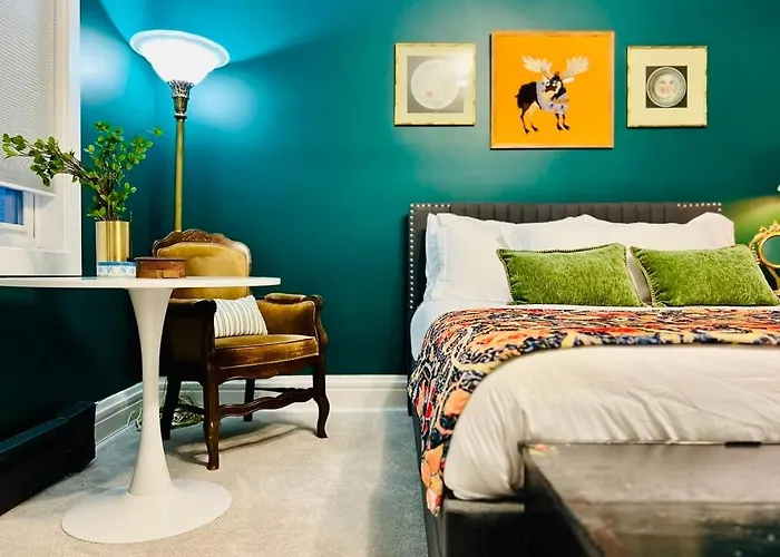 History - Eclectic Luxury - Upper Lawrenceville Holiday home *