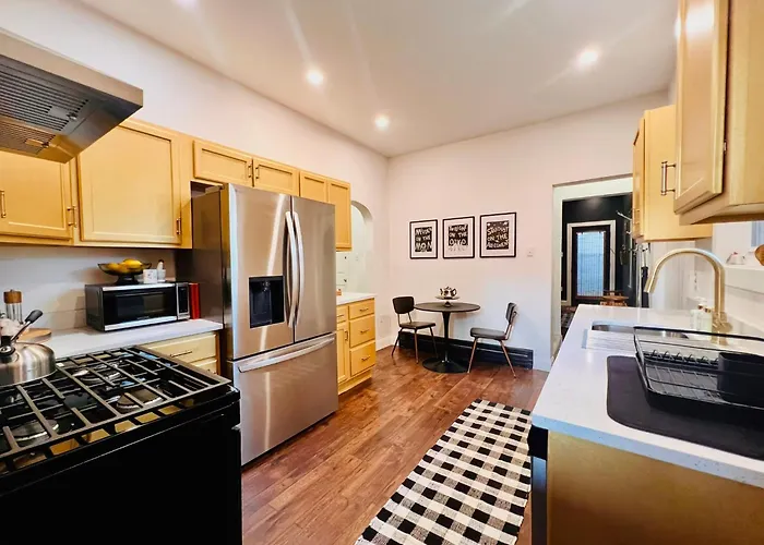 History - Eclectic Luxury - Upper Lawrenceville Holiday home