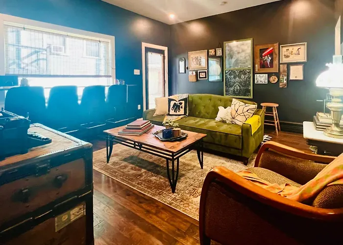 History - Eclectic Luxury - Upper Lawrenceville Holiday home *
