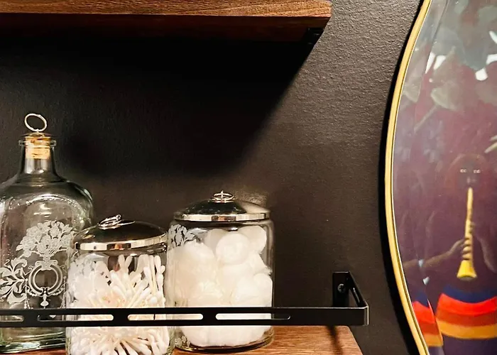 History - Eclectic Luxury - Upper Lawrenceville Hébergement de vacances *