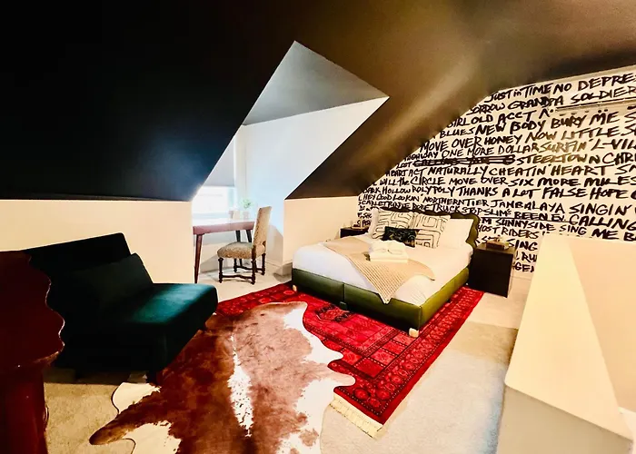 History - Eclectic Luxury - Upper Lawrenceville Holiday home Pittsburgh